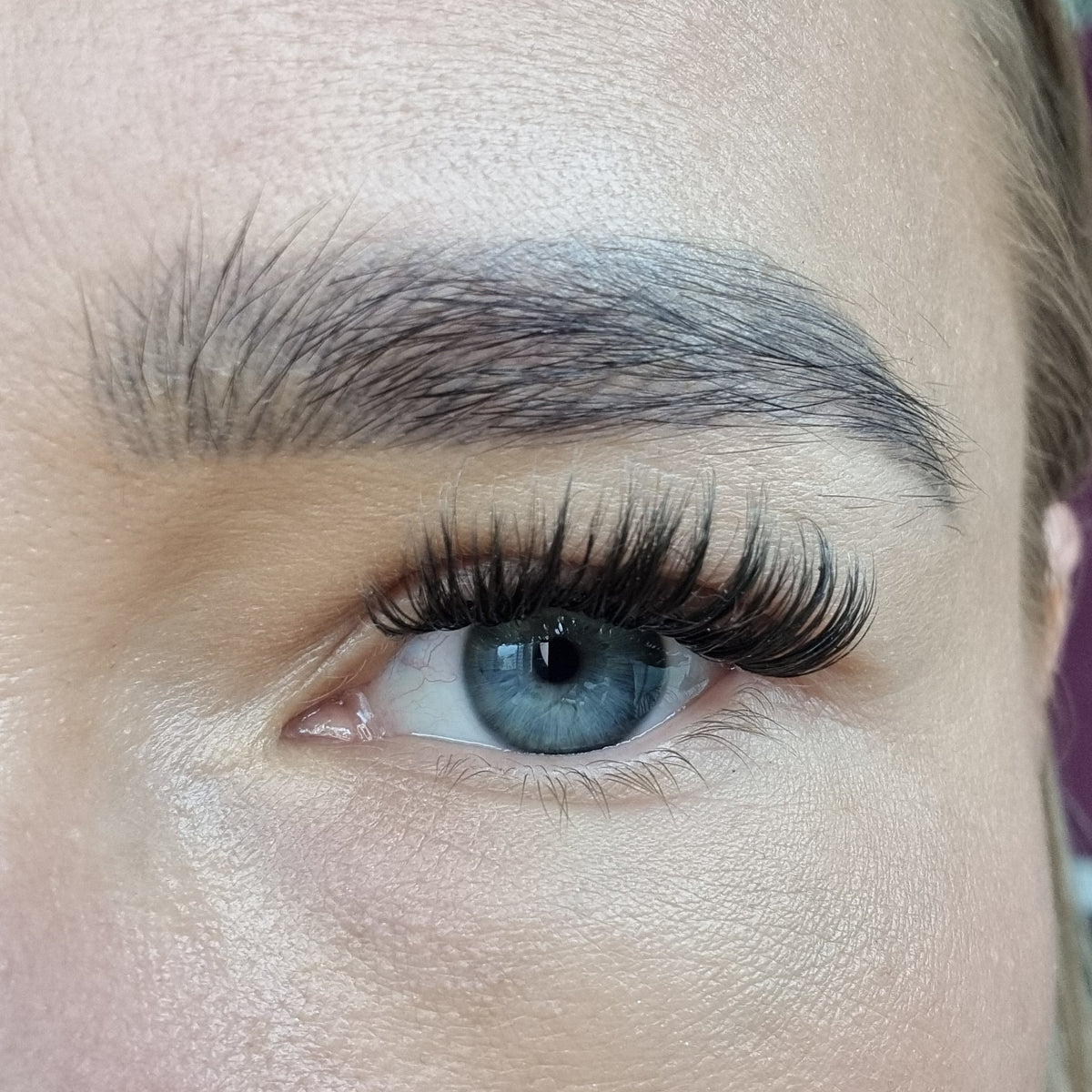 Eyelash extensions curled volume look