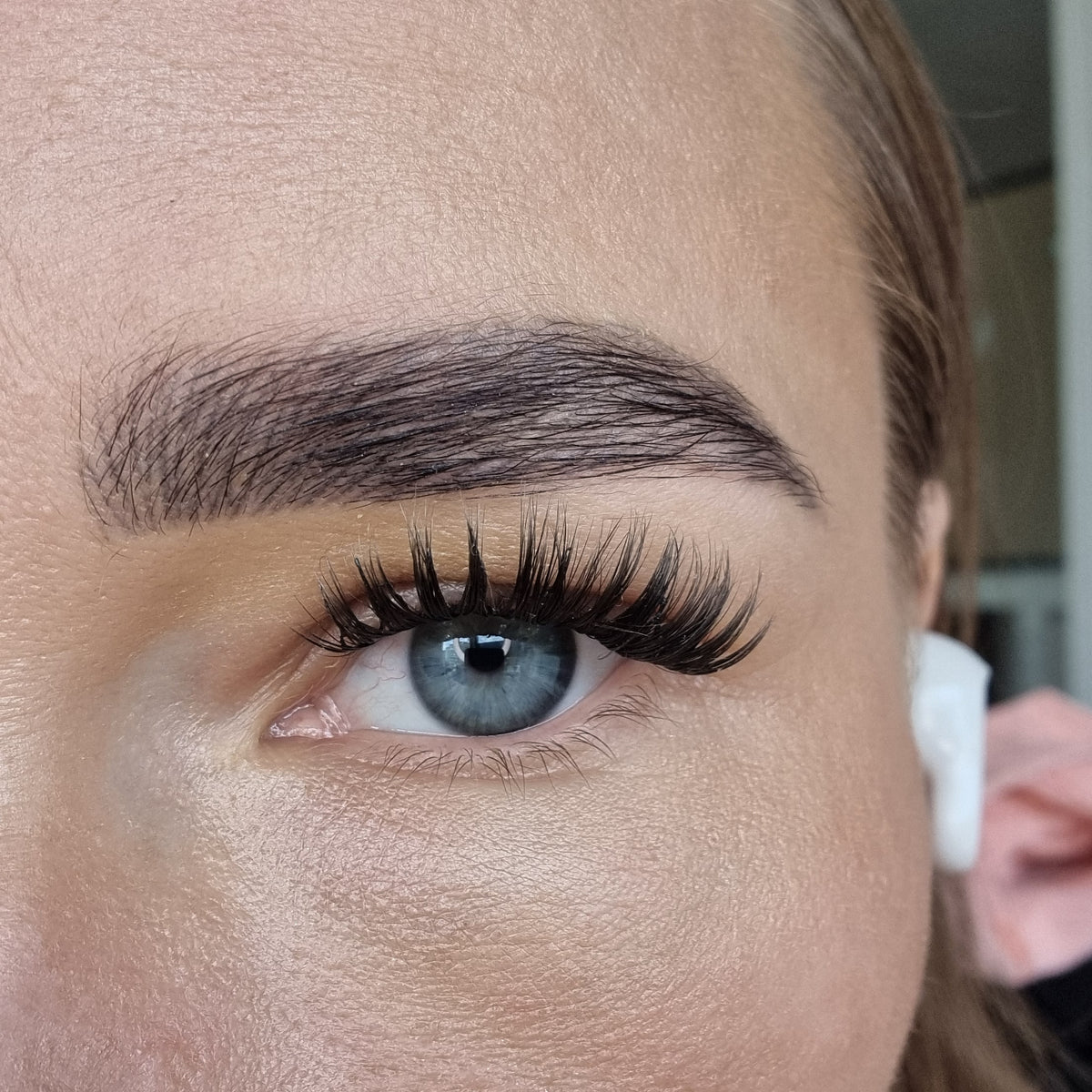 Eyelash extensions volume look